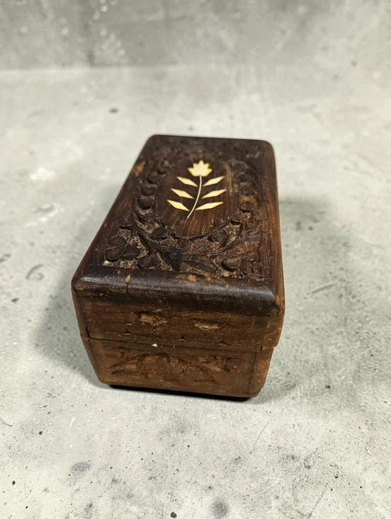 Vintage Wooden Carved Jewelry Box with Yellow Inlay 4.75" x 2.5" x 2.75" - Picture 4 of 6